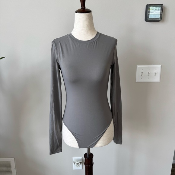 PUMIEY Crew Neck Long Sleeve Bodysuit Second-skin - Smoke Cloud Collection Gray - Picture 5 of 7